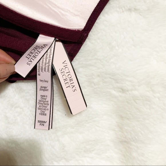 NWT Victoria’s Secret Lightly lined Plunge Bra- - Picture 6 of 7